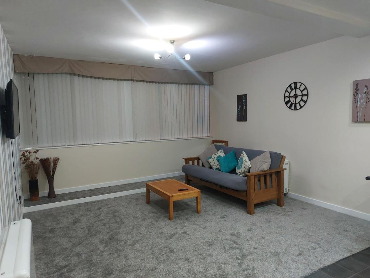2 Large Bedroom Apartment- Wifi & Parking Fleetwood Esterno foto