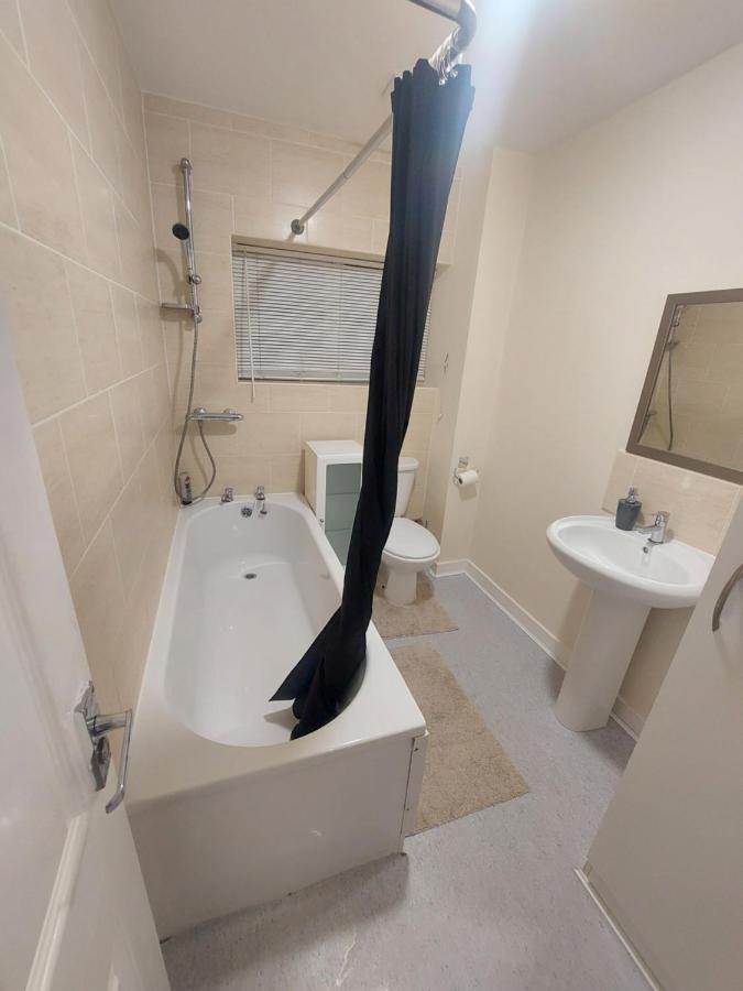 2 Large Bedroom Apartment- Wifi & Parking Fleetwood Esterno foto