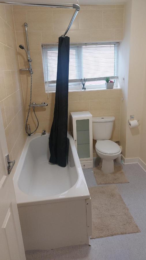 2 Large Bedroom Apartment- Wifi & Parking Fleetwood Esterno foto