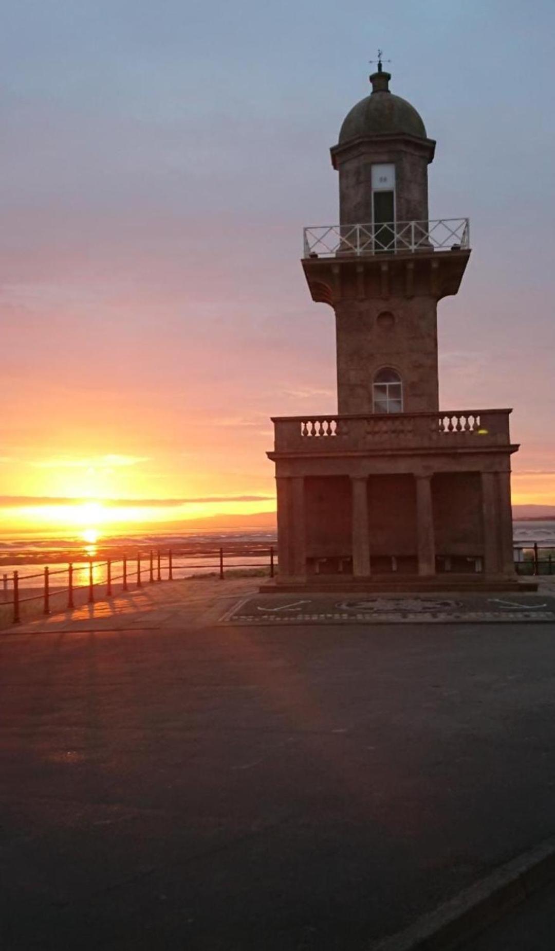 2 Large Bedroom Apartment- Wifi & Parking Fleetwood Esterno foto