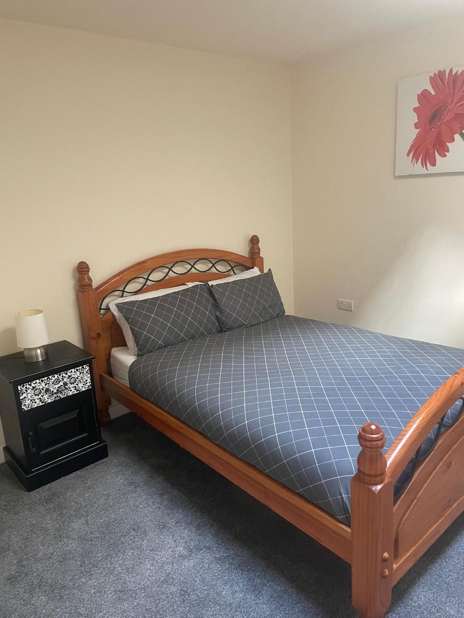 2 Large Bedroom Apartment- Wifi & Parking Fleetwood Esterno foto