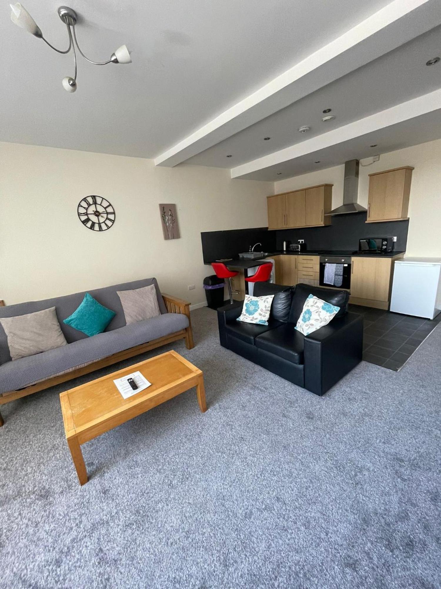 2 Large Bedroom Apartment- Wifi & Parking Fleetwood Esterno foto